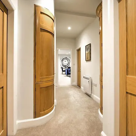 The Penthouse - Allocated Parking With Views Apartamento