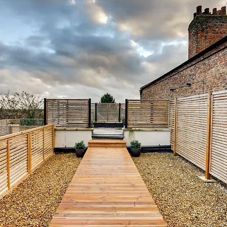 The Penthouse - Allocated Parking With Views Ripon