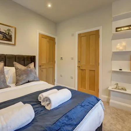 The Penthouse - Allocated Parking With Views * Ripon