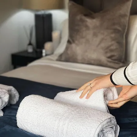 The Penthouse - Allocated Parking With Views Ripon