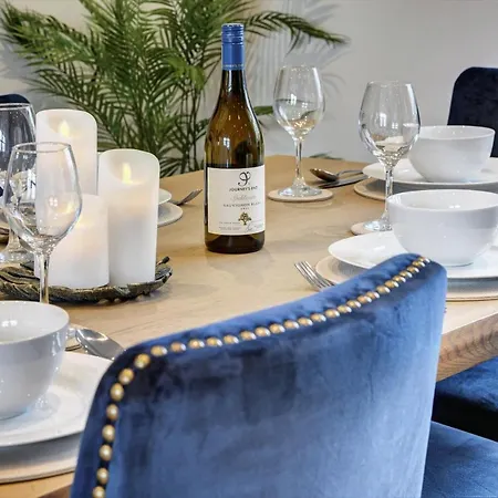 The Penthouse - Allocated Parking With Views 아파트 *